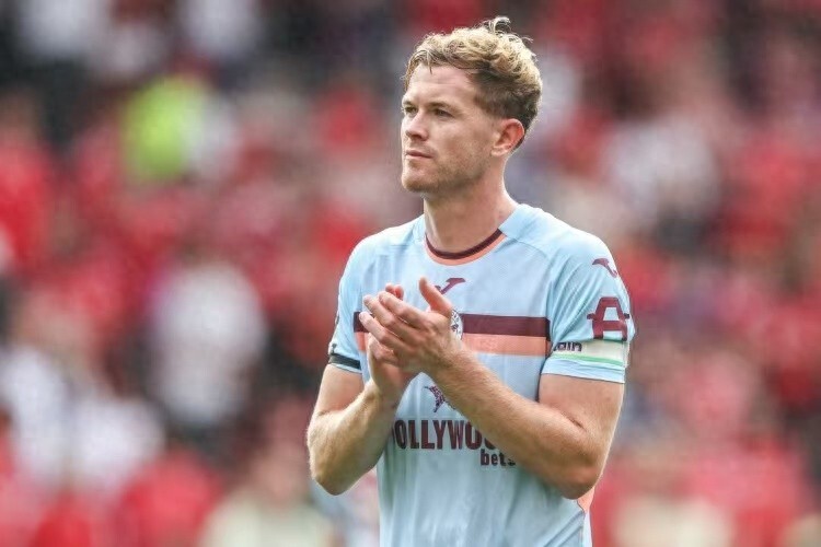 HW, 加盟布伦特, 英超首轮