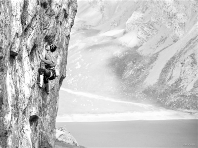 现在这批孩, 中央的