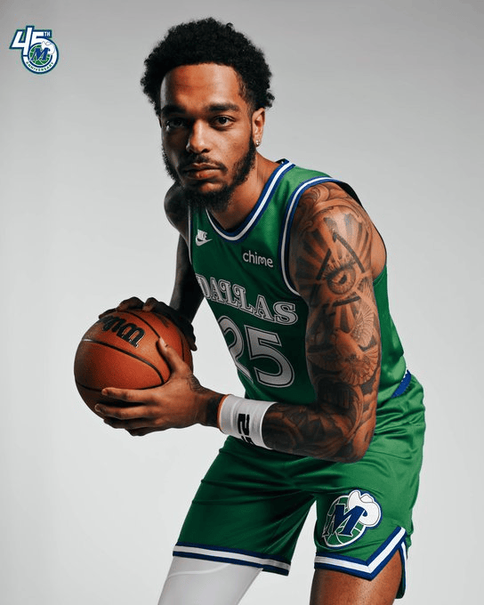 仅在细节上, 乎忠实还原, 周年推出的